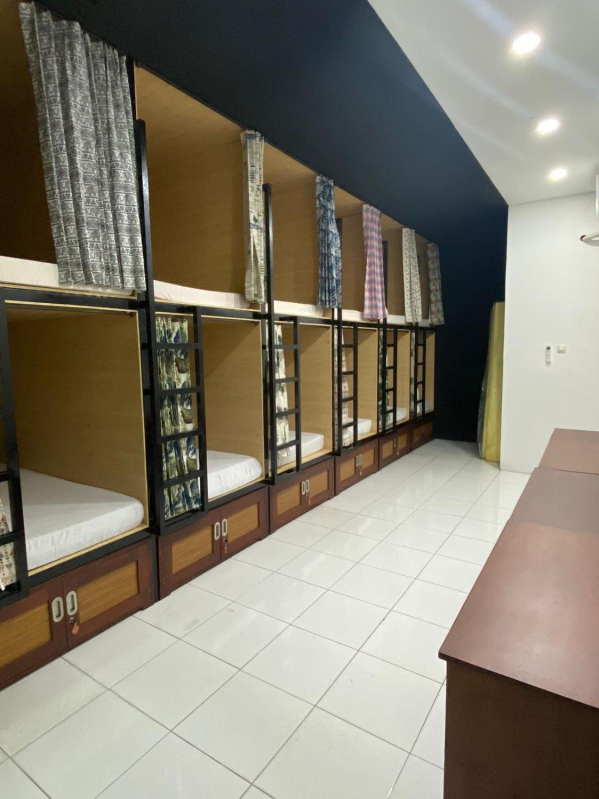 Innbox Hostel Sorong Exterior photo